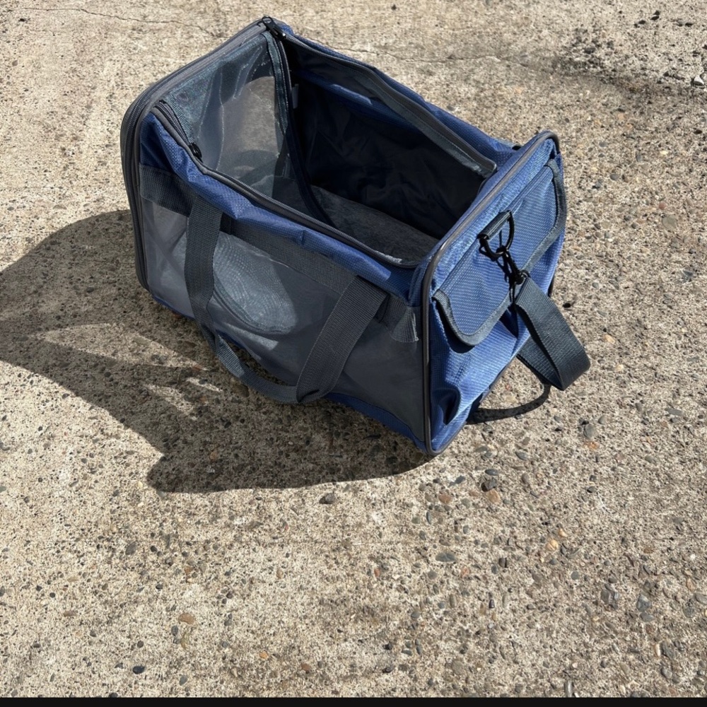 SOLD! Good2go Small Pet Carrier for travel